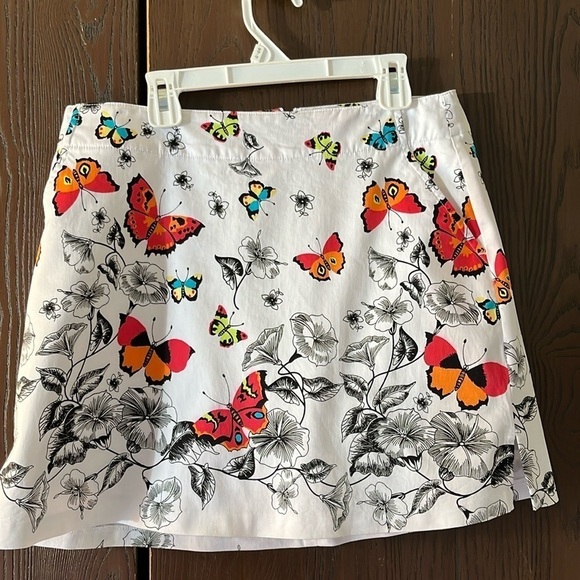 Lady Hagen Pants - Lady Hagen white skorts with white undershorts and a butterfly pattern. Size 6.